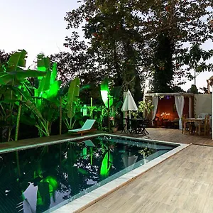 https://villa-handam.hotelsportoseguro.com